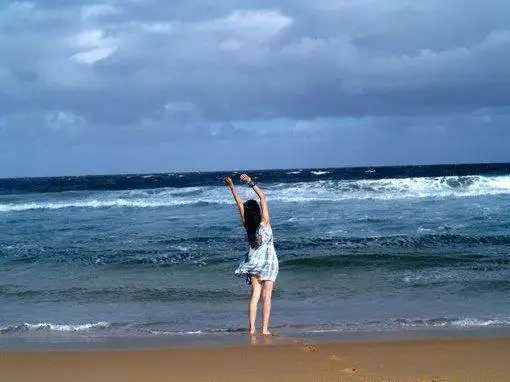 老婆得病住院,我跟情人在外面潇洒,妈打来一电话,我咒老婆早死