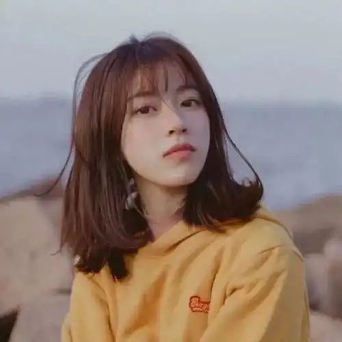 女生头像越长大越孤单