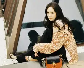 带货女王杨幂撞衫全智贤,一个痞帅一个甜美