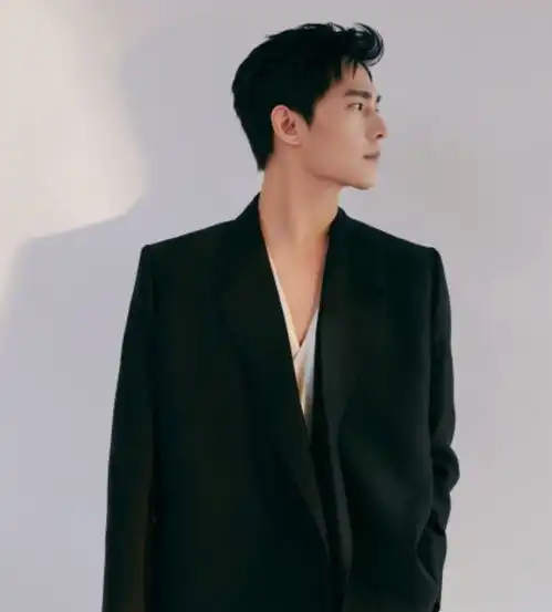 杨颖亮相穿顶级高定,杨幂穿运动鞋旗胜一招,但杨洋才是终极王者