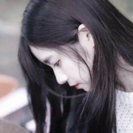 好看的qq女生头像,长发女生让自己变得更漂亮了