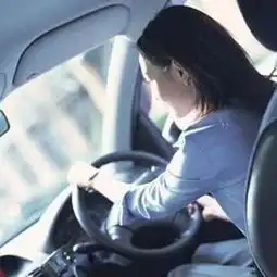 很多人怕倒车其实有倒车有几个诀窍是驾校都不会告诉你的