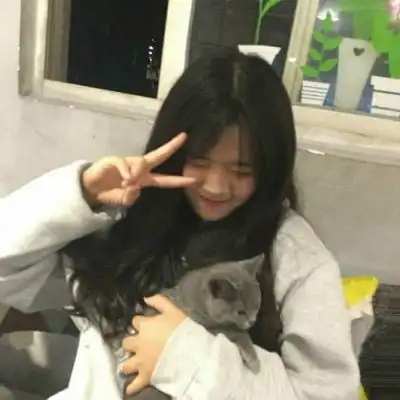 女生抱猫头像高清图片2020女生抱着猫很酷的头像