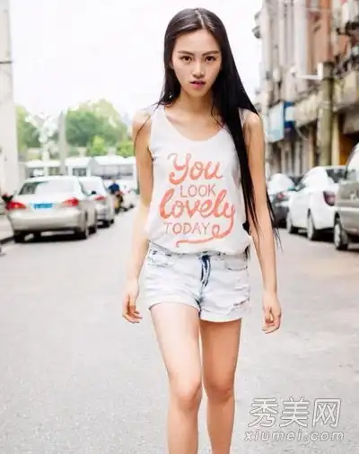 武大女神闪耀新的野餐照片,新鲜的长发美丽