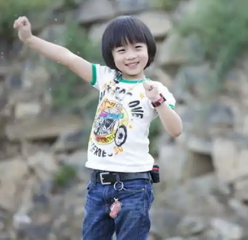 小奶娃成男子汉,林志颖晒kimi跆拳道考试照