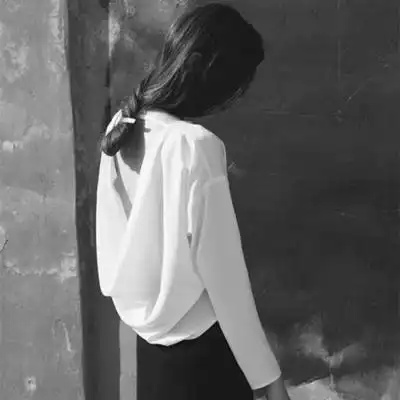 qq黑白女生头像霸气,活在别人的掌声中女生