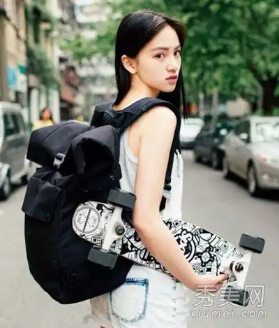 武大女神闪耀新的野餐照片,新鲜的长发美丽