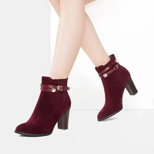 帅气时髦又显高,时尚女短靴