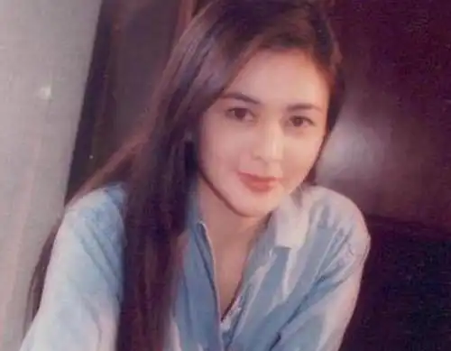 嫁豪门一年闪离58岁关之琳曝新恋情,半月私会男模3次晒亲密照