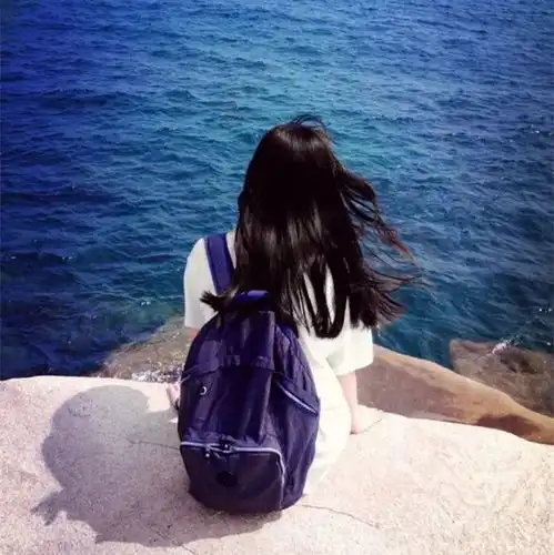 我知道,你只是假装很快乐