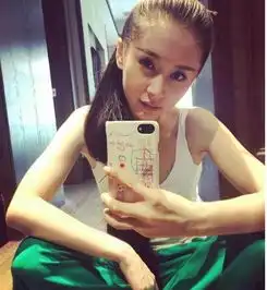 明星们的手机壳,杨颖的可爱,千玺的搞笑,她的4万块被网友骂惨