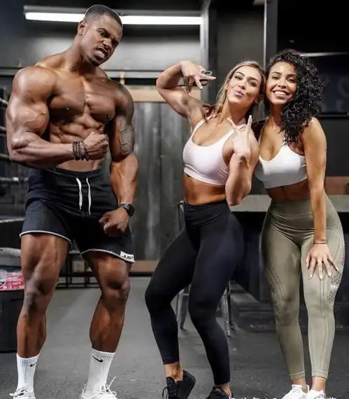 非洲男模健身7年,肌肉身材强壮无比,浑身散发雄性魅力