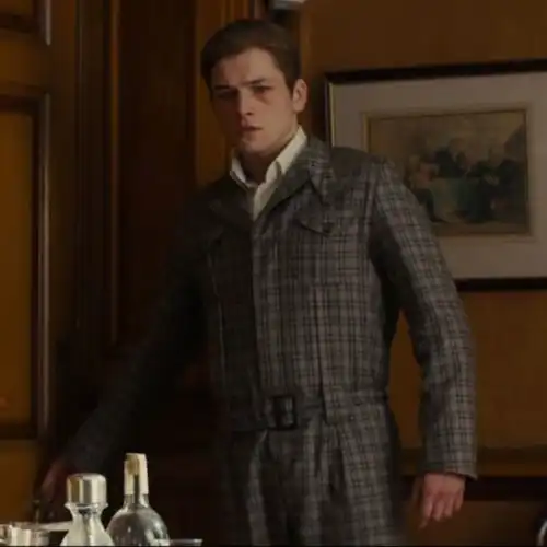 请问王牌特工的男主穿的这件算是西装吗