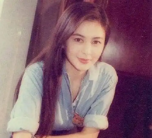 58岁关之琳有新恋情与年轻男模在豪宅中合照,半个月约会3次