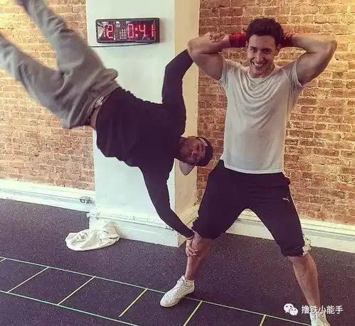 颜值高身材好,这样的帅医生你要不要来一打