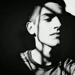 开始学会虚情假意的自己