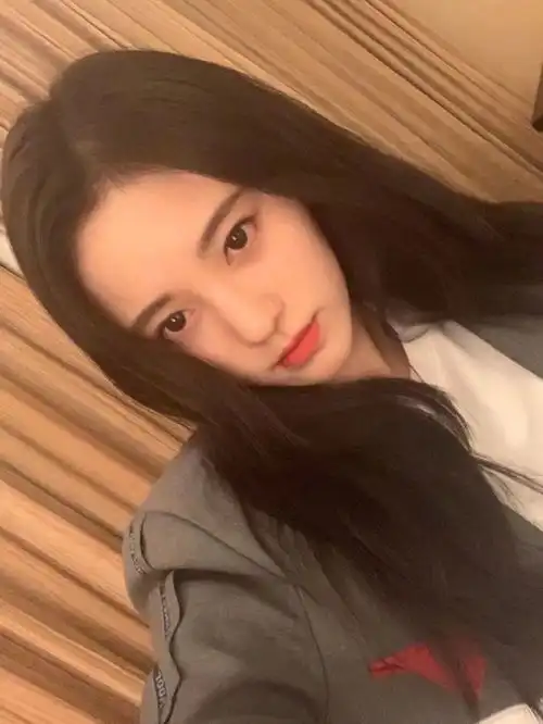 鞠婧祎真人女生头像偏偏固执的以为念念不忘必有回响