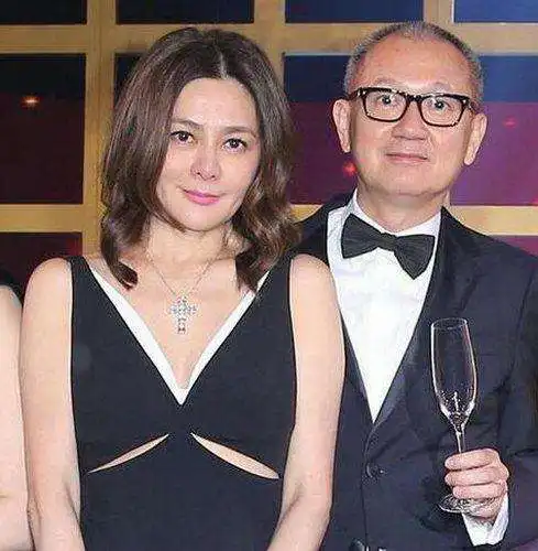 55岁关之琳富商男模通吃,终于浪不动了