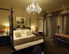 温暖客厅设计细腻配色给你好睡眠