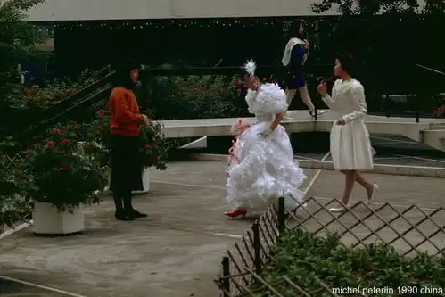 父亲把3套房全给继子,退休后却被赶出家门,亲女儿我给你撑腰