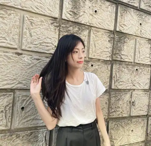 jisoo金智秀姐姐金智允ins照片,果然美女都是一家人