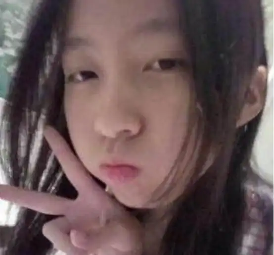 儿子太帅,妈妈担心早恋将其打扮成女生,因太美被追求