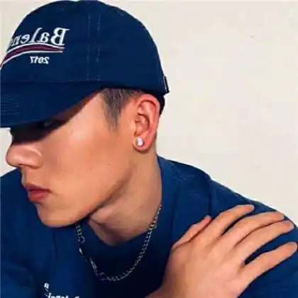 伤心的头像男,没人想过我的感受在呼过我