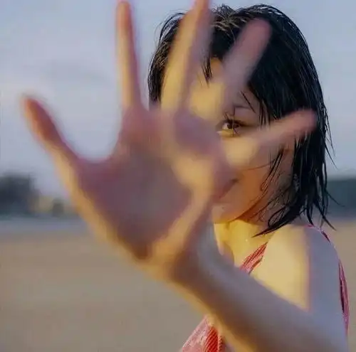 氛围感的女生微信头像有哪些