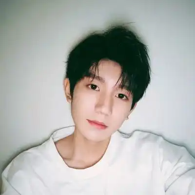 2024伤感文艺小清新帅哥头像