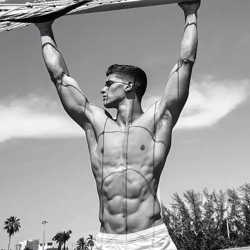 整个时尚圈身材最好的他要结婚了