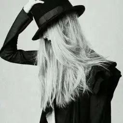 这个是一半的图片谁有全的就是加上腿的给我一下谢谢