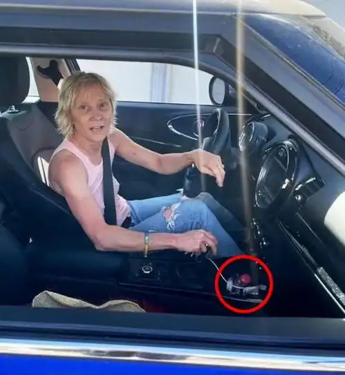 离奇车祸去世有颜有才的她,一生原来这么惨