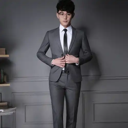 穿正装可以搭配白色鞋子吗