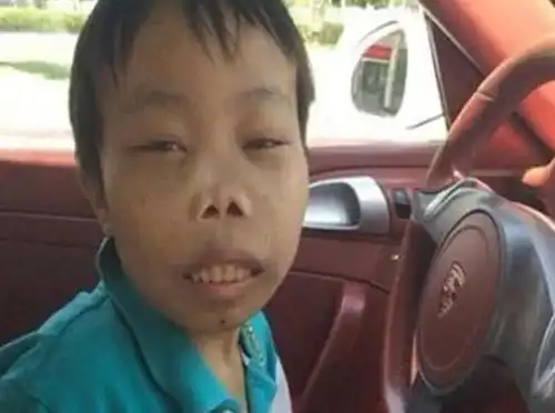 如果拿不用上学来换一位男票,我赌10包辣条,都选图四