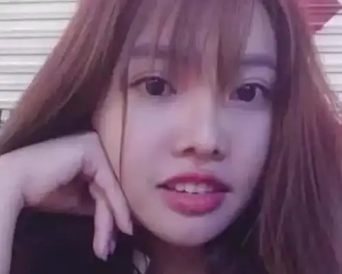 为嫁富二代,花几十万整容成功的越南丑女,生下孩子现状如何