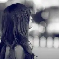 个性张扬的黑白非主流头像一个人的天空很蓝蓝的有点忧郁