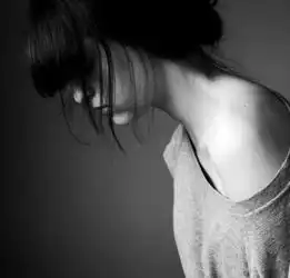 谁的青春不迷茫只是不轻言悲伤