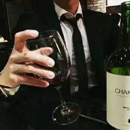 头像男生绅士西装半身