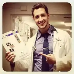 全球最帅医生走红网络气场不输专业男模组图