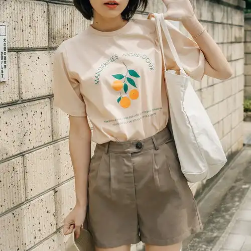 20岁女孩的短袖穿搭,暑期闺蜜同款,将青春无敌进行到底