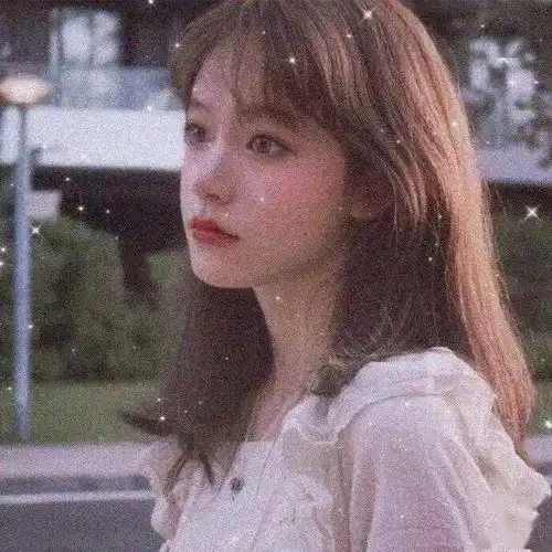 女生头像以前觉得小狗很容易开心