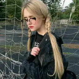 2018qq头像女生欧美范伤感落寞高清图片寂寞不痛痛在念旧