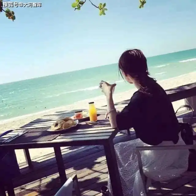 岁月深处,许你明媚如初