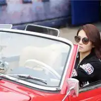 气质女人开车微信头像30岁女人开车侧面唯美头像图