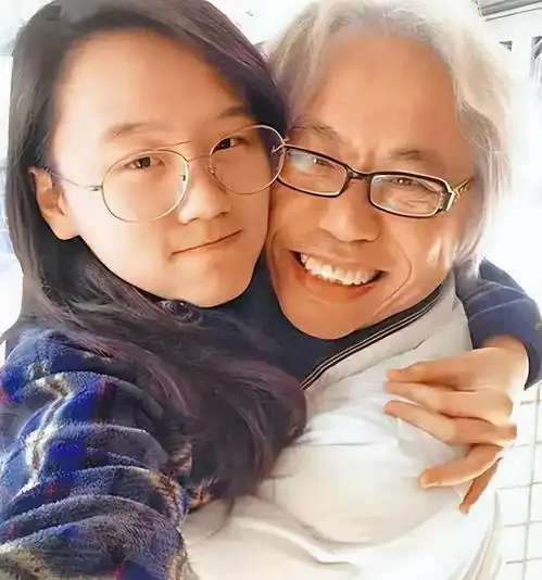 17岁少女爱上56岁老翁,和娘家恩断义绝病房完婚,她该何去何从结婚离婚恋爱林靖恩李坤城花季少女网易订阅