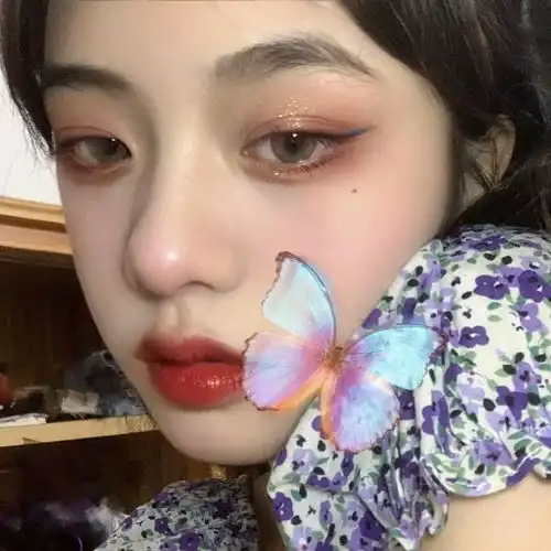 女生头像丨分享的乐趣在于回应.