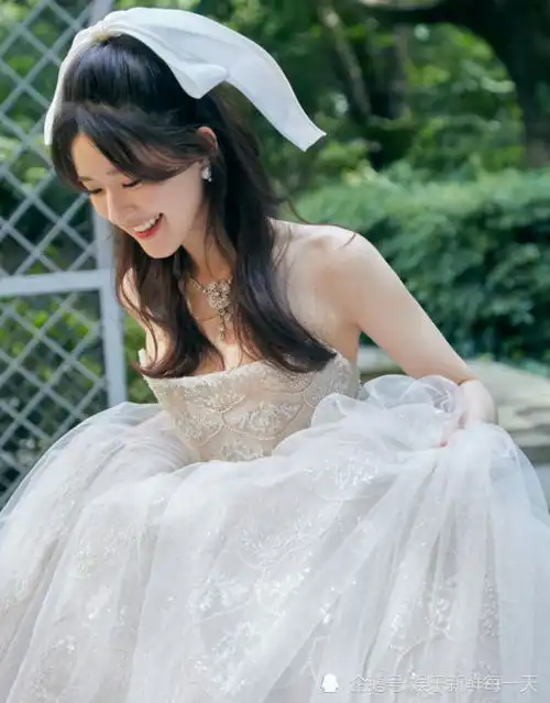 赵露思,城堡里的小公主,笑容甜美,少女感满满