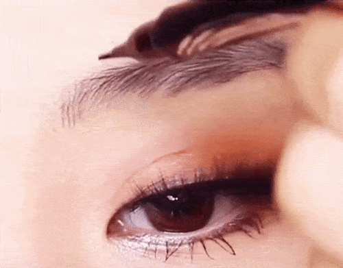 为何纹眉的大多数是普通女性,而女星纹眉却很少,看完你就会明白