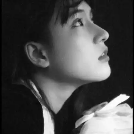 qq头像黑白女生时尚好看的,我的青春有你