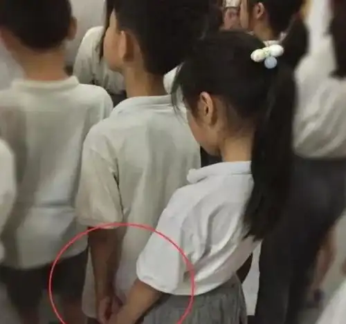 初中容易早恋的高危人群,跟颜值关系不大,老师想拦也拦不住